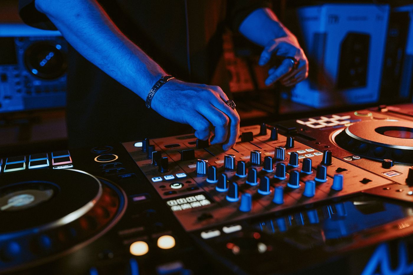 DJ-зона в шоуруме AUDIOLAB